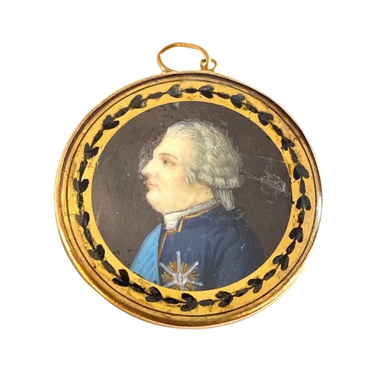Pendentif Ancien Portrait Louis XVI - Décor En Plaqué Or - Vintage Et élégant