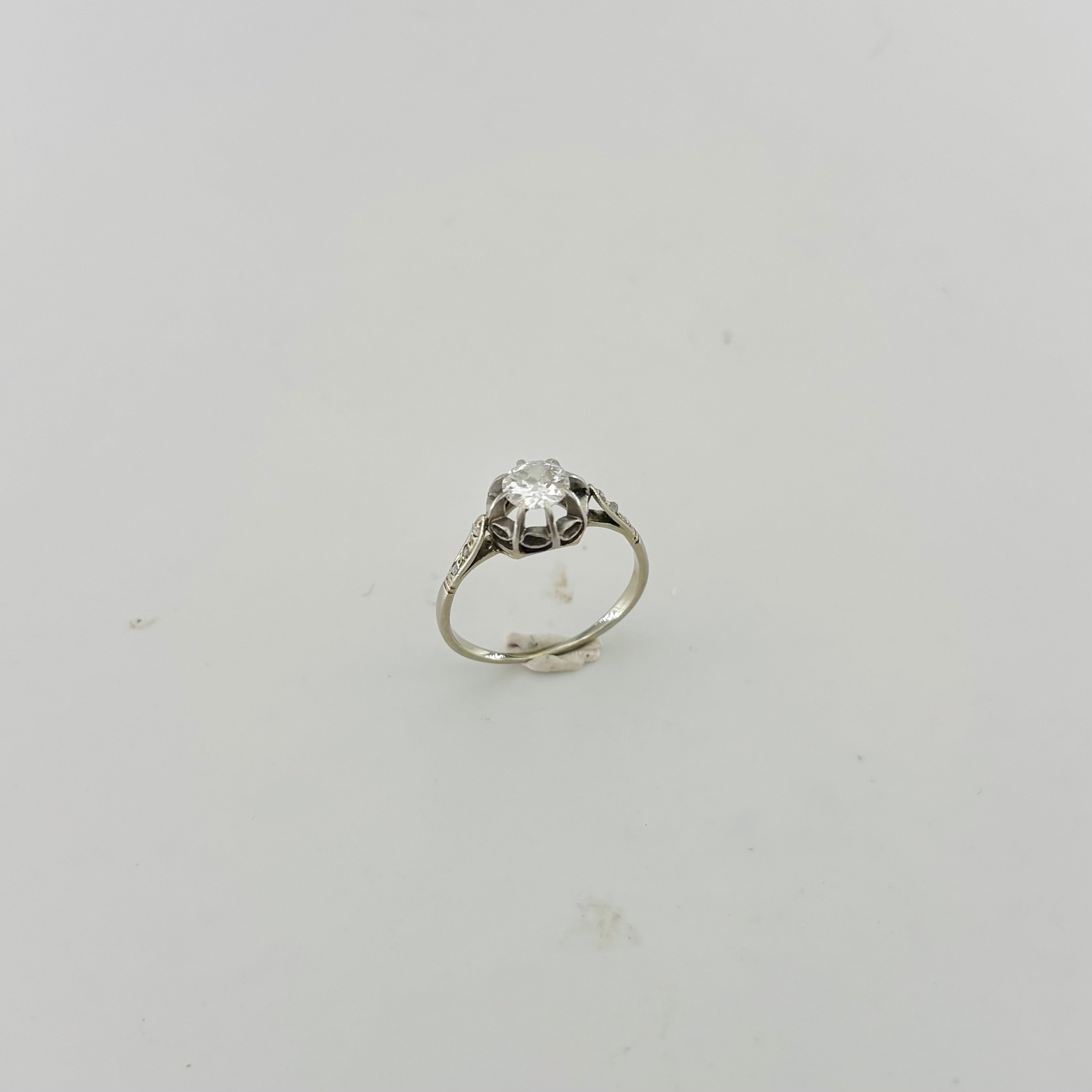 Bague Solitaire en or blanc, platine et diamants