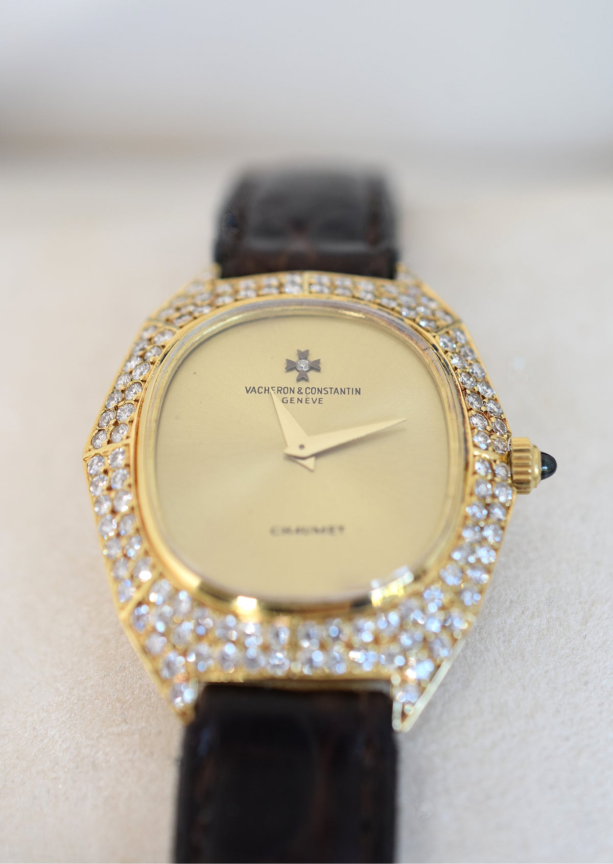 Montre VACHERON CONSTANTIN POUR CHAUMET en or jaune, cuir et diamants