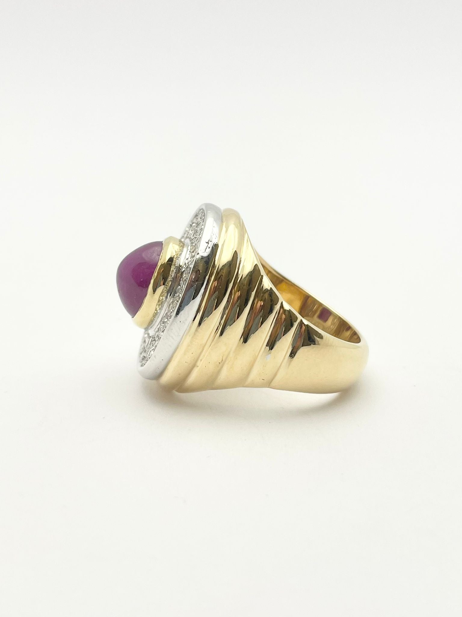 Bague Cocktail en or blanc, or jaune, rubis et diamants