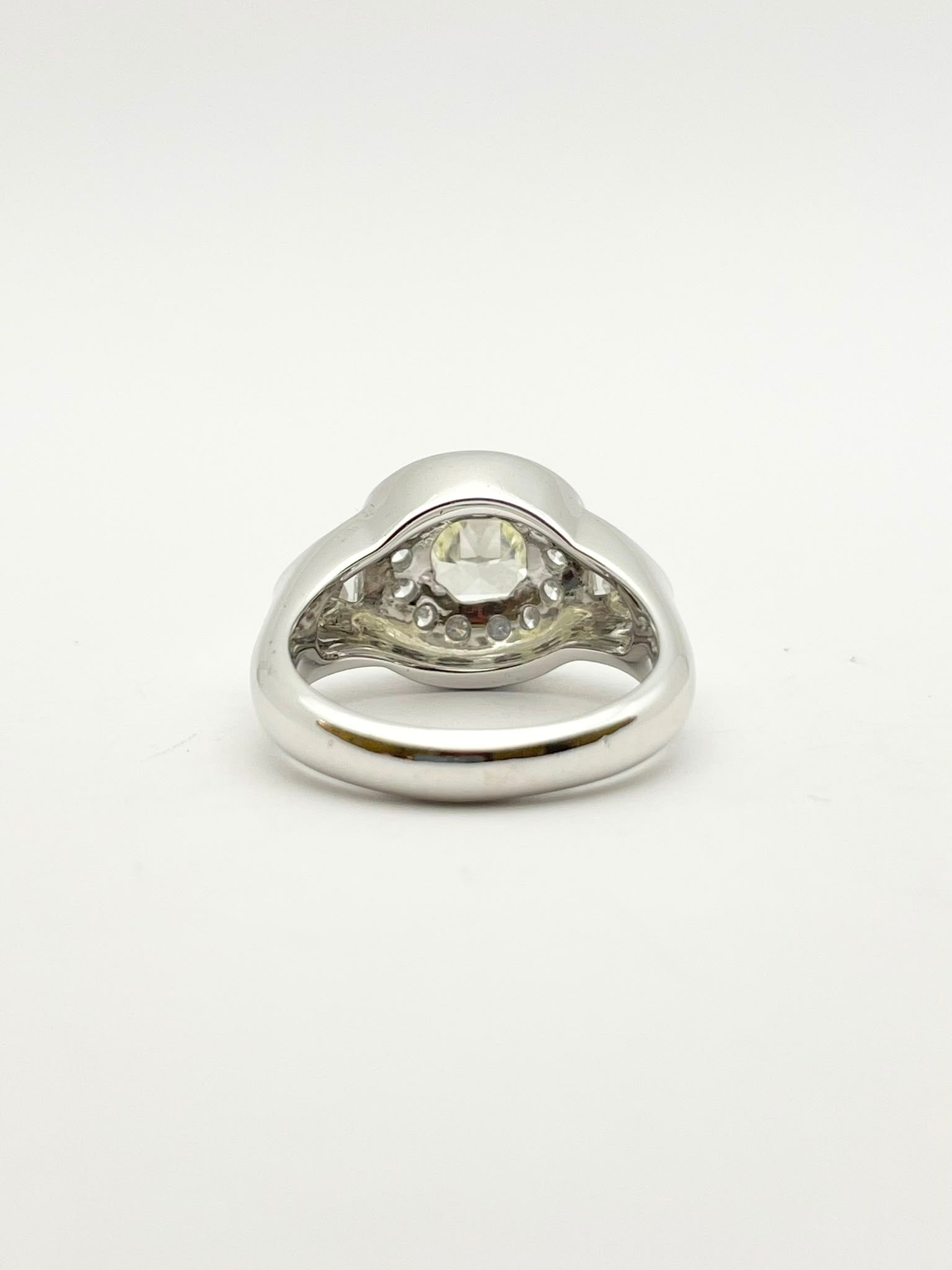 Bague Chevalière en or blanc et diamants
