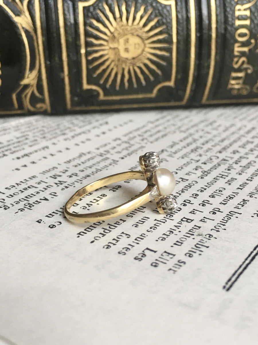 Bague Trilogie en or jaune, platine, perle et diamants