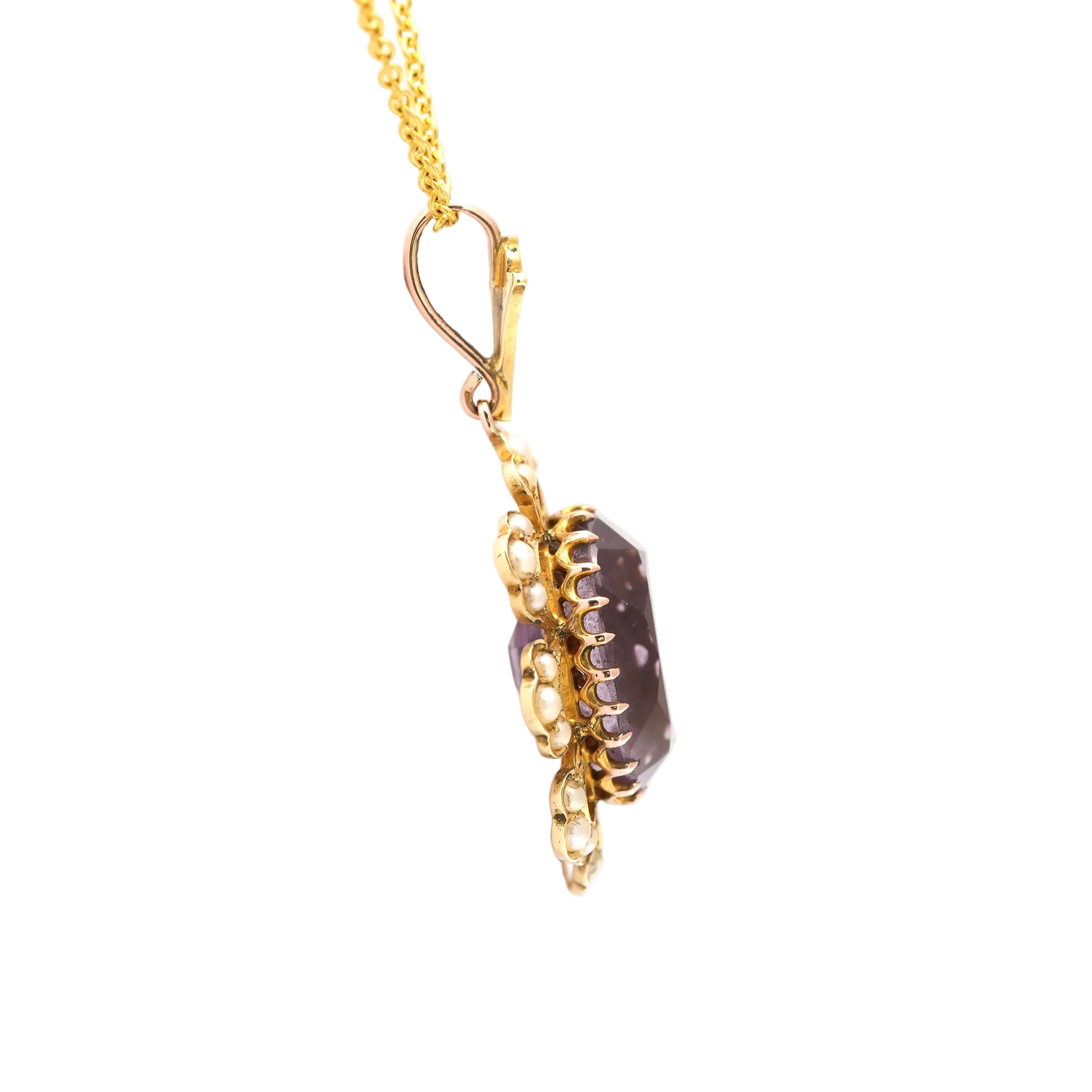 Pendentif en or jaune, perles et améthystes