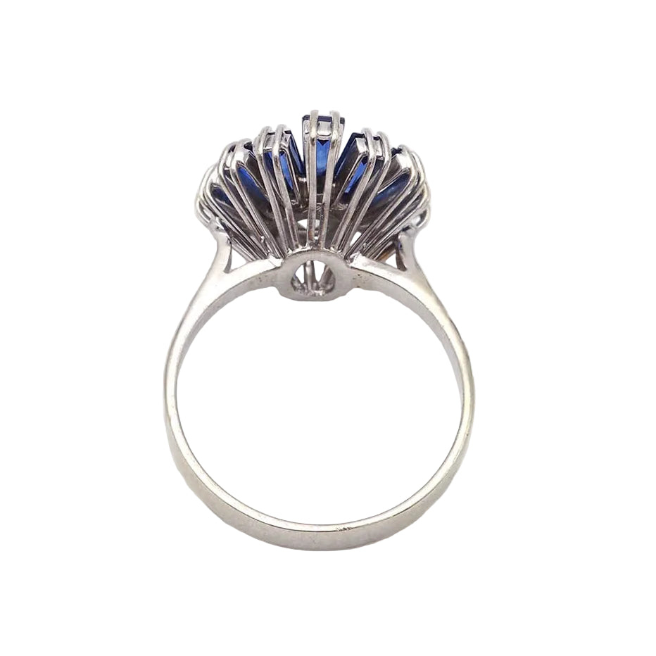 Bague Cocktail en or blanc, saphirs et diamants