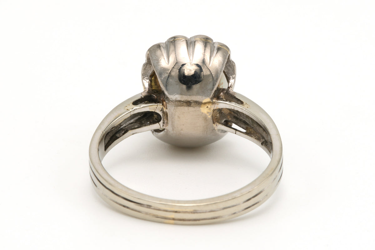 Bague Entourage en or blanc, perle et diamants