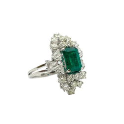 Bague Entourage en or blanc, émeraude et diamants