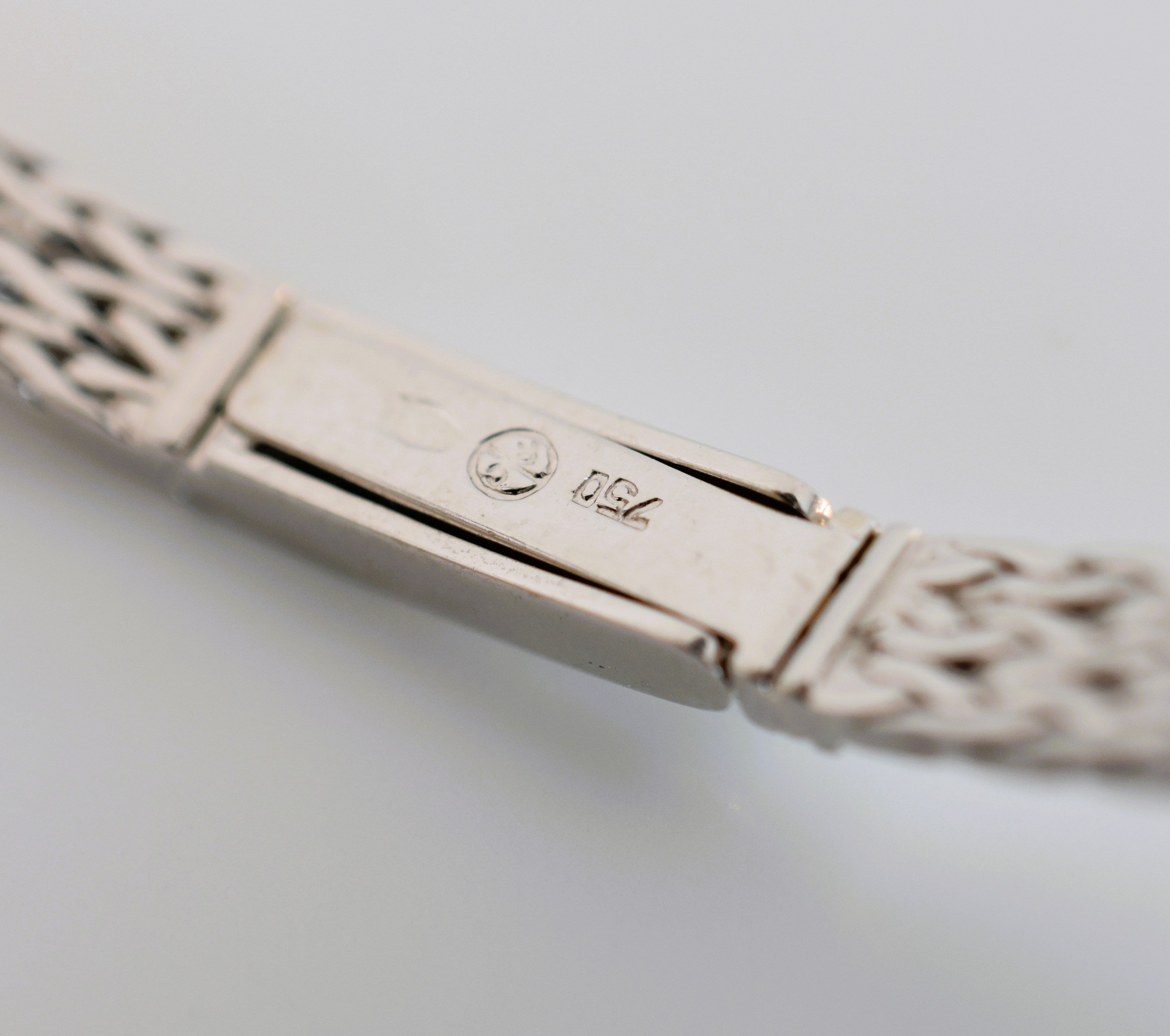 Jaeger-LeCoultre dame, entièrement or blanc 18 carats & diamants, vers 1960