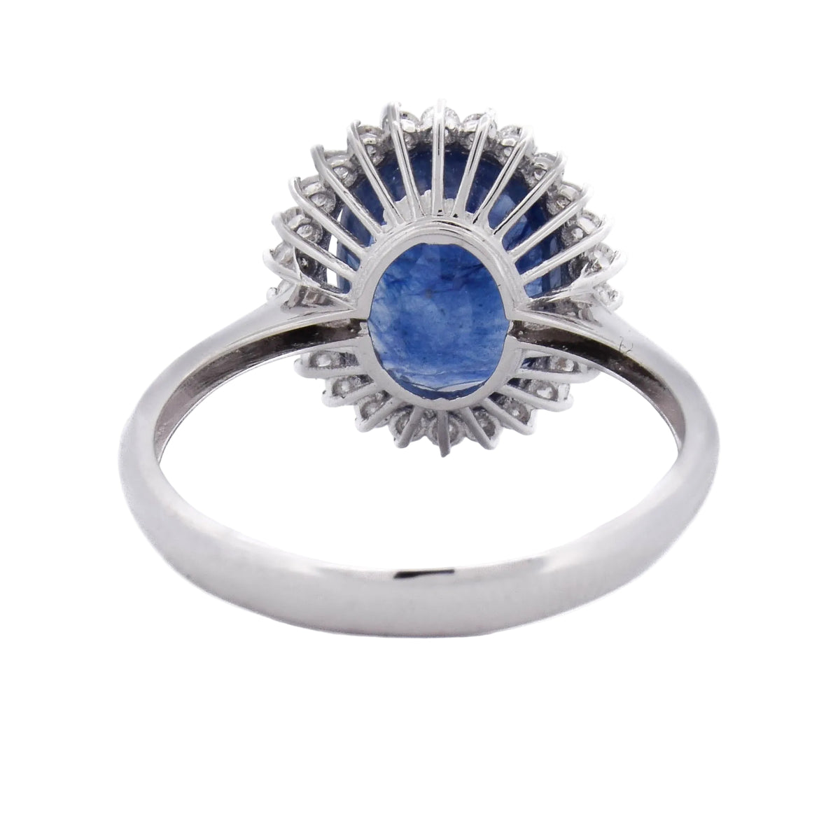 Bague Entourage en or blanc, saphir et diamants