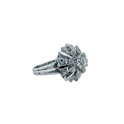 Bague Entourage en or blanc, platine et diamants