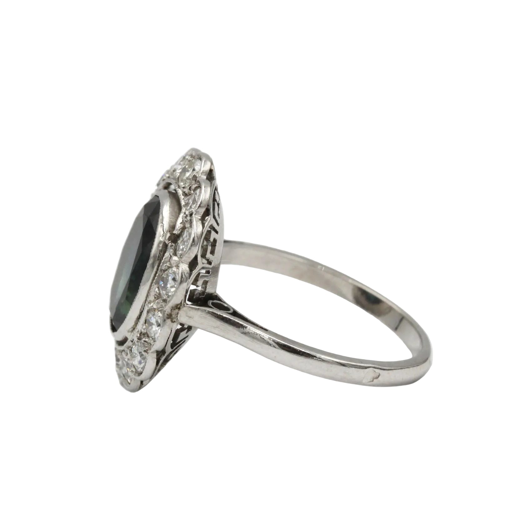 Bague Marguerite en or blanc, saphir et diamants