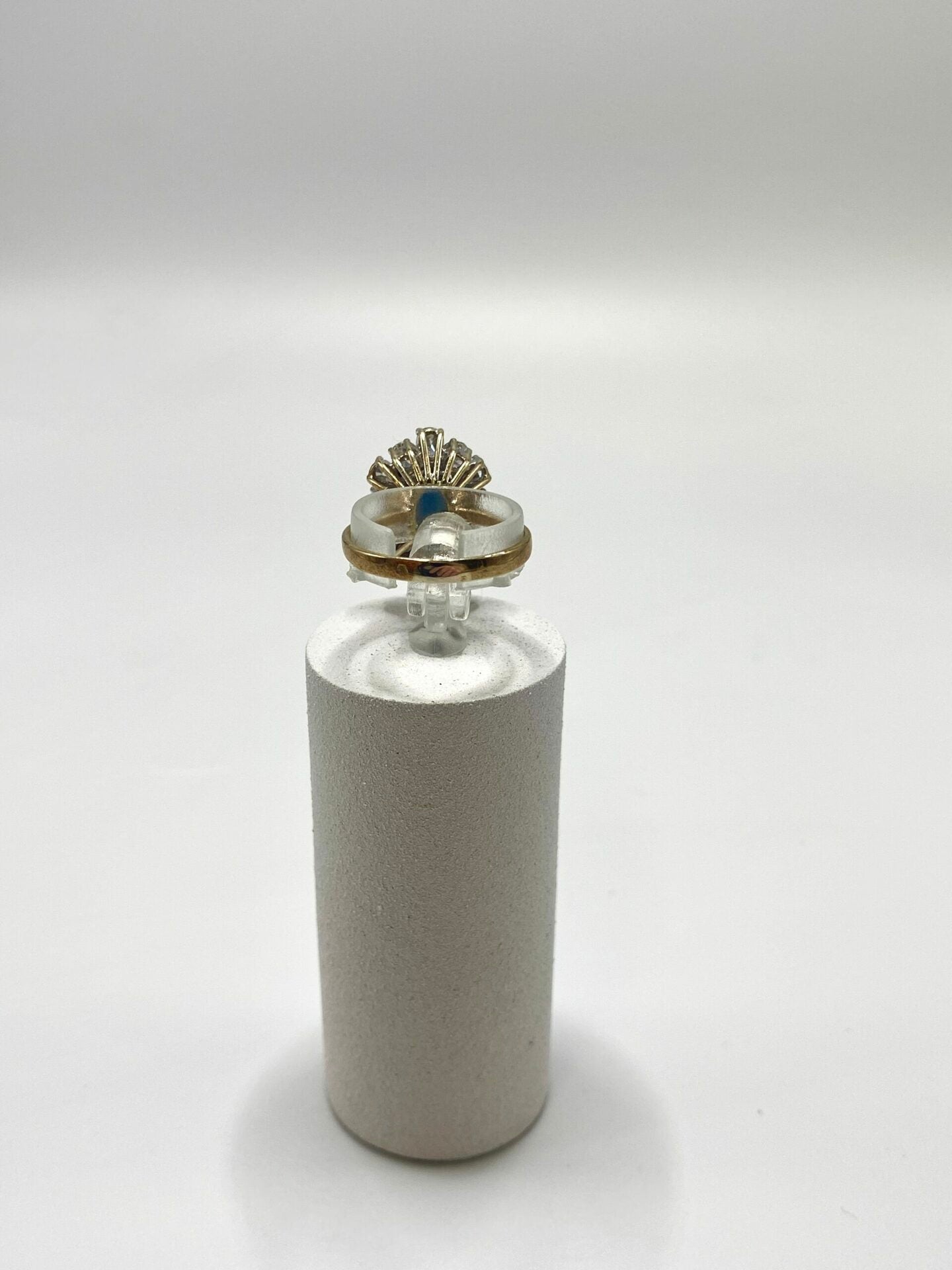 Bague Marquise en or jaune, saphir et diamants