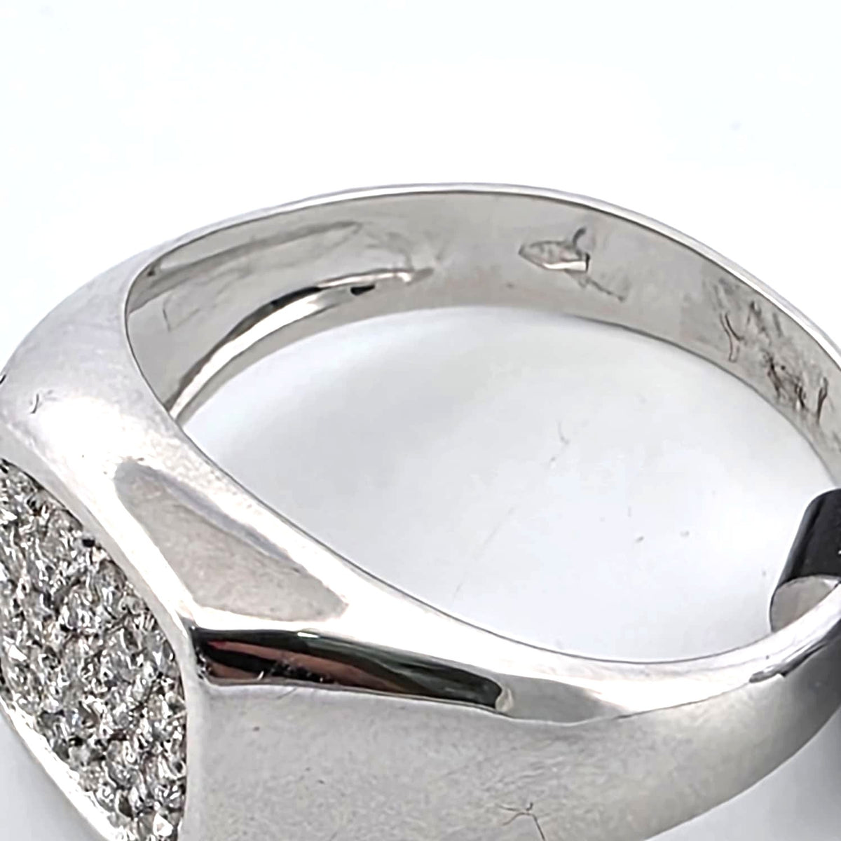 Bague Chevalière en or blanc et diamants