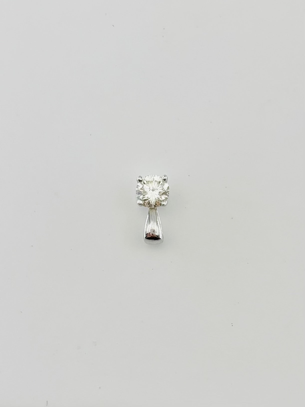 Pendentif en or blanc et diamant