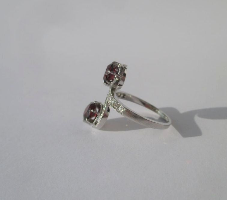 Bague Toi et Moi tourbillons XIXe Grenats Diamants Platine