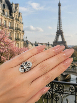 Bague Cocktail en or blanc, saphirs et diamants