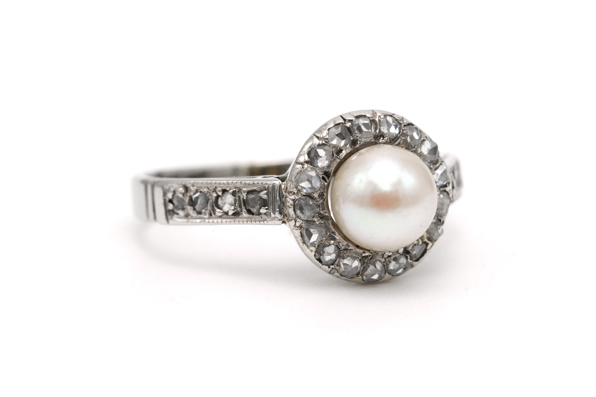 Bague Entourage en or blanc, perle et diamants