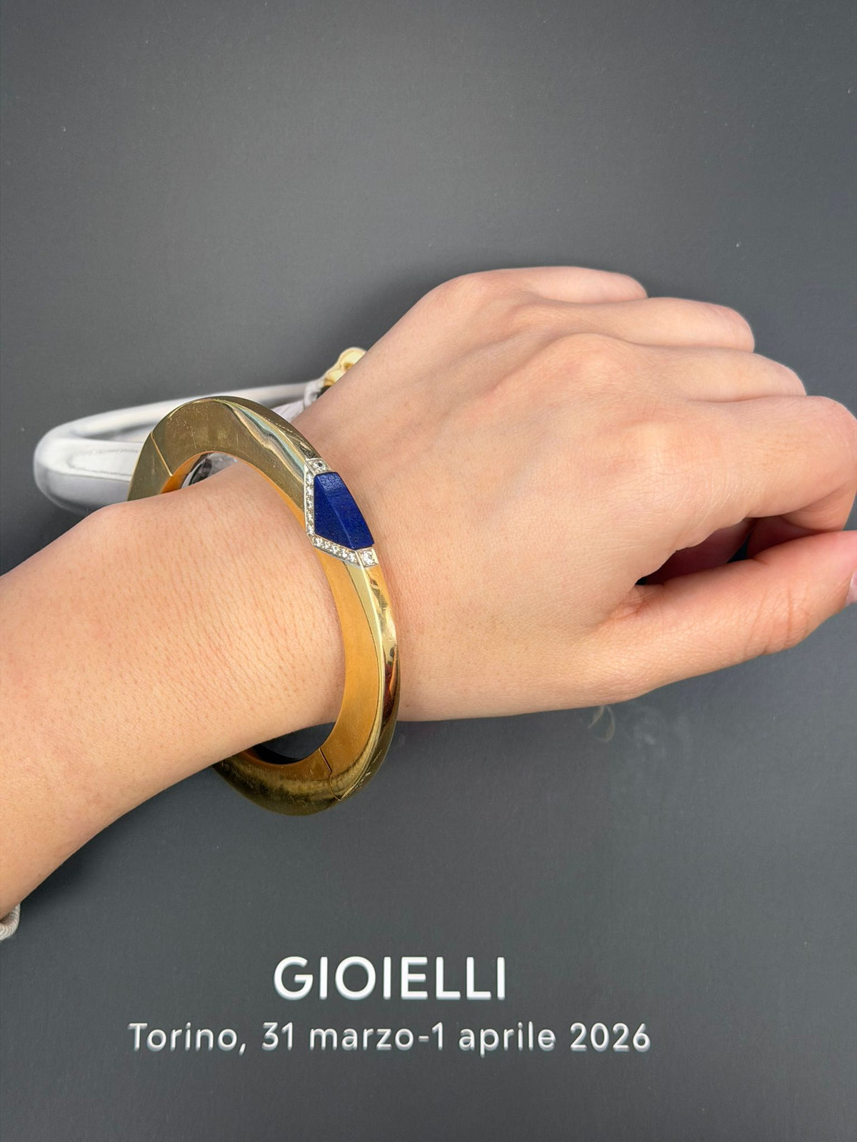 Bracelet Jonc en or jaune, lapis-lazuli et diamants