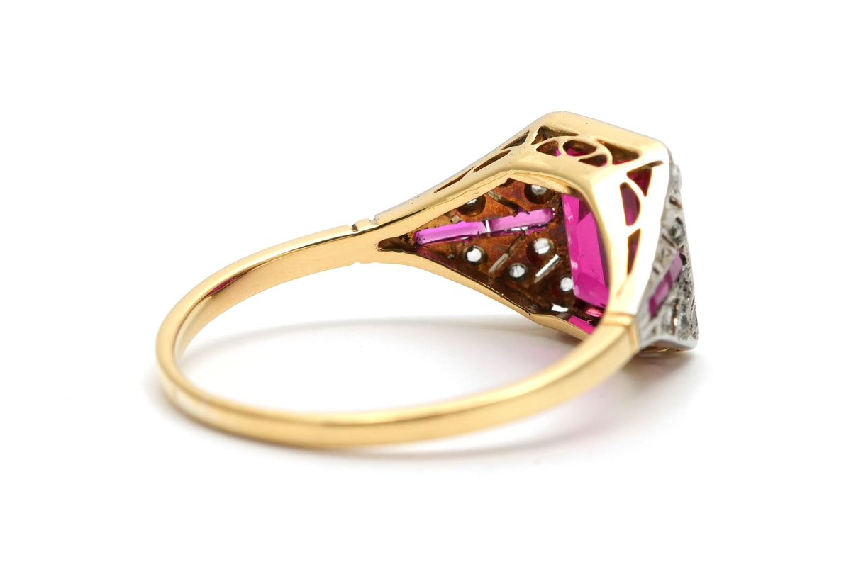 Bague Art Déco en or blanc, or jaune, rubis et diamants