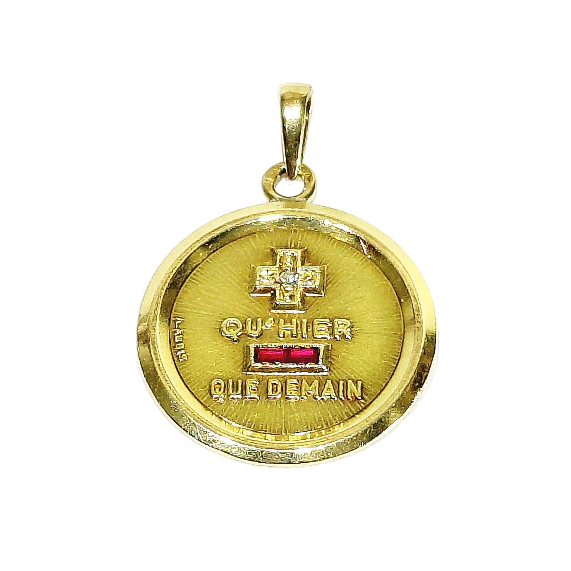 Médaille AUGIS en or jaune, rubis et diamant