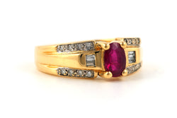 Bague en or jaune, rubis et diamants