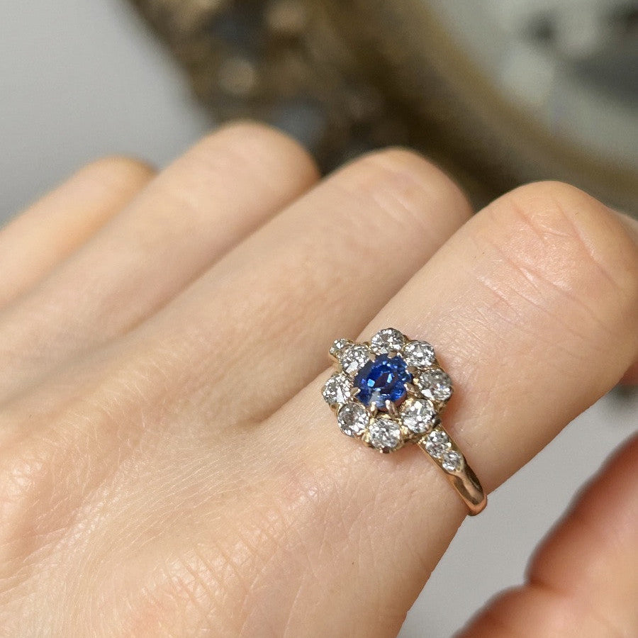 Bague Marguerite en or jaune, saphir, et diamants