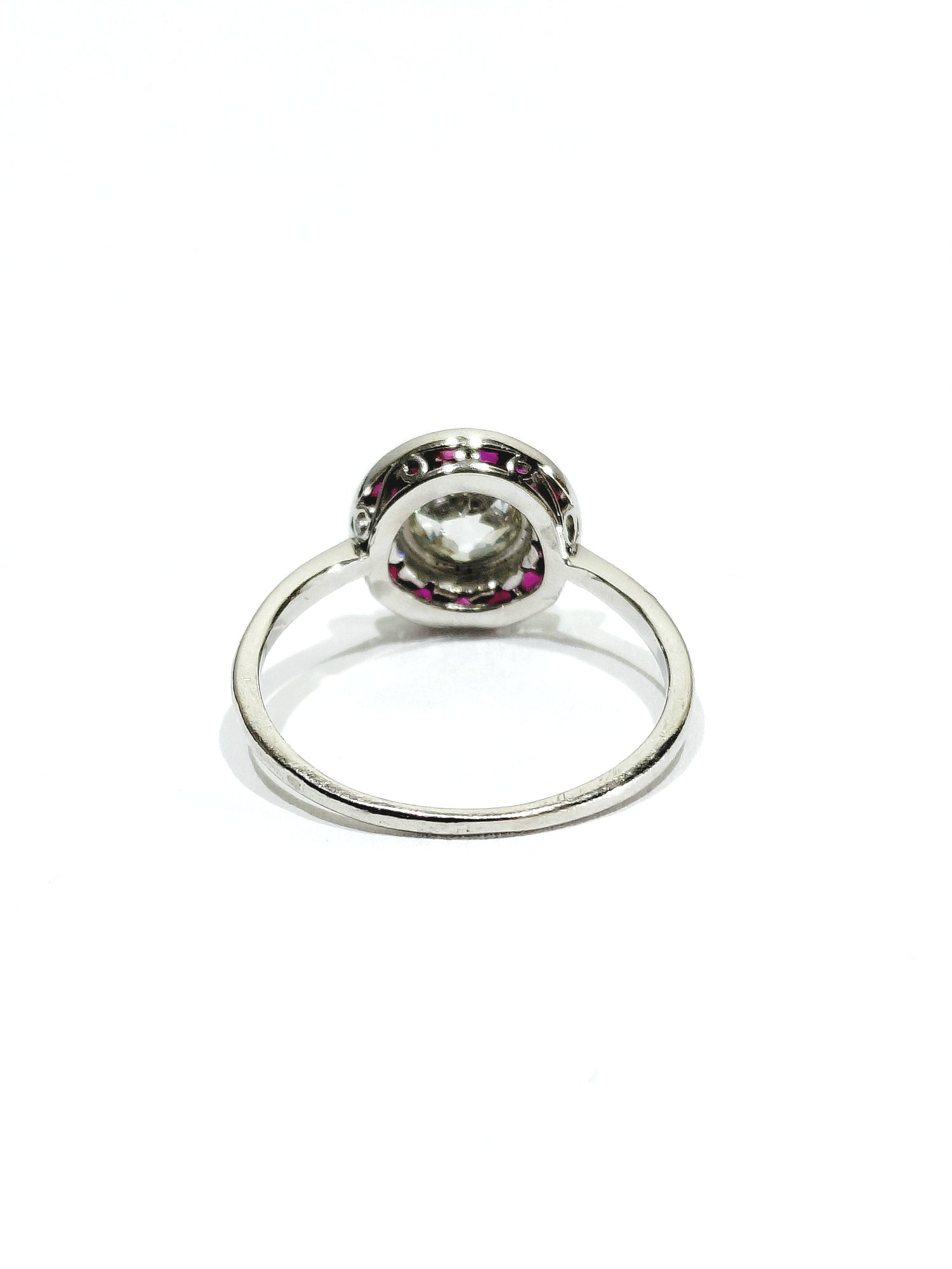Bague Cible en platine, rubis, et diamants