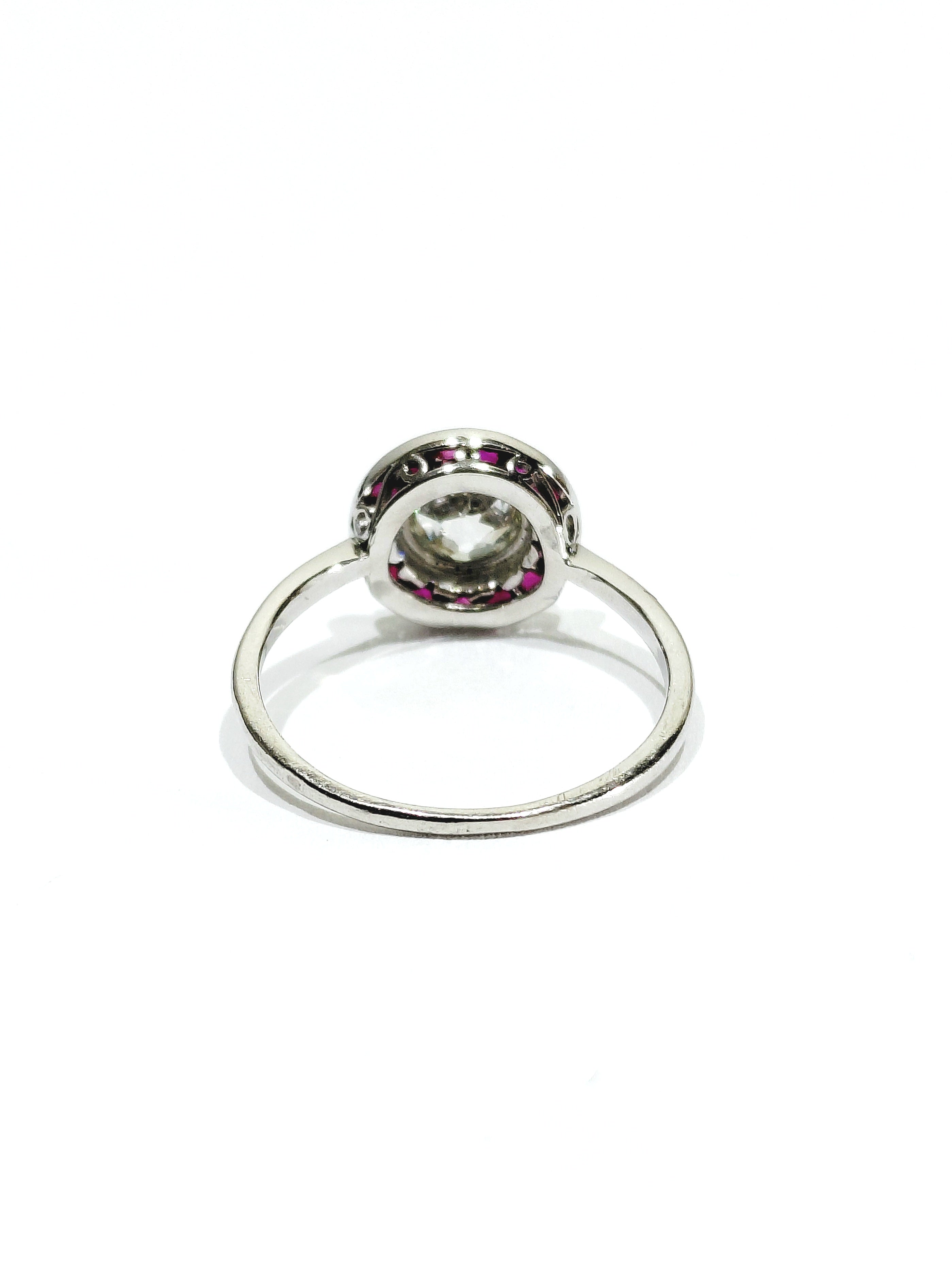 Bague Cible en platine, rubis, et diamants