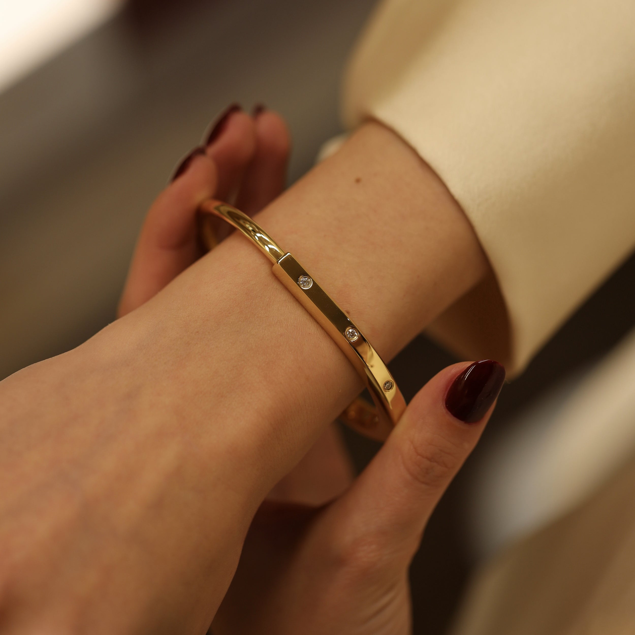 Bracelet Jonc TIFFANY & CO. "Lock" en or jaune et diamants