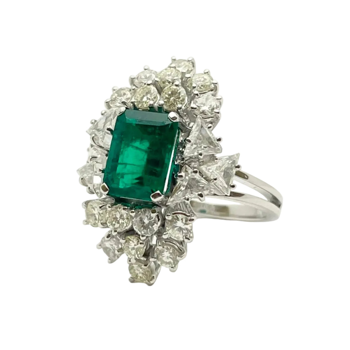 Bague Entourage en or blanc, émeraude et diamants