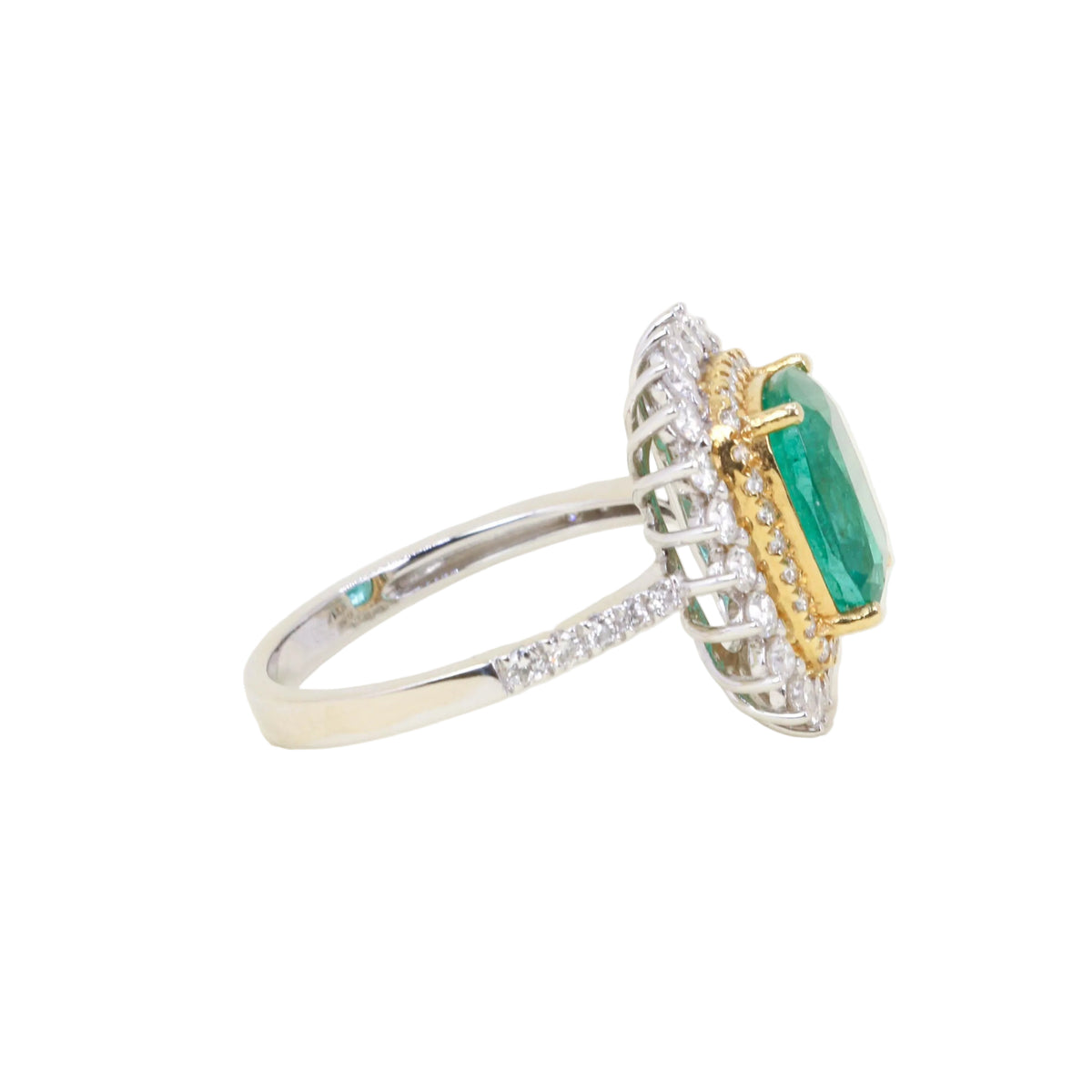 Bague Entourage en or blanc, or jaune, émeraude et diamants