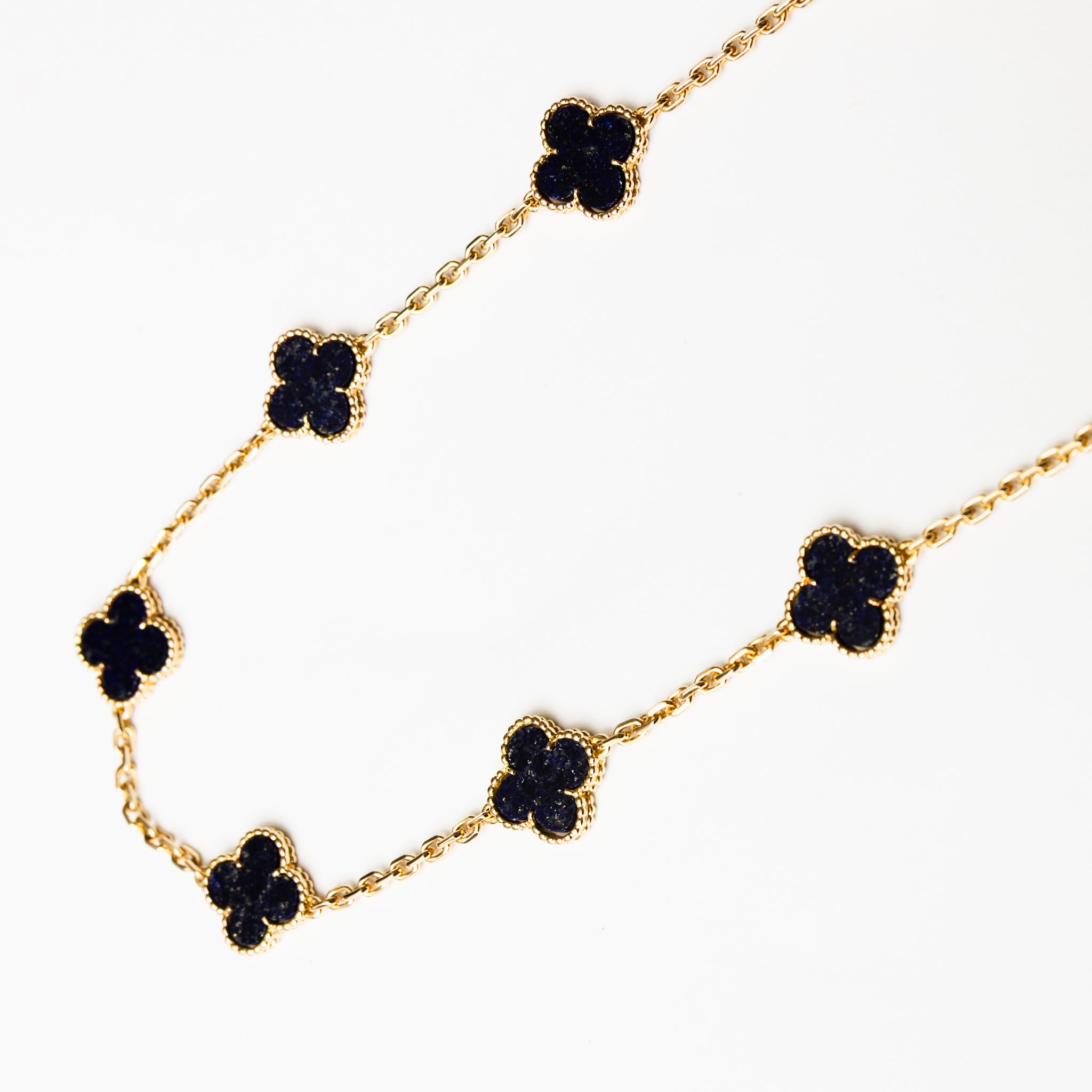 Collier VCA Alhambra en or jaune et lapis-lazuli