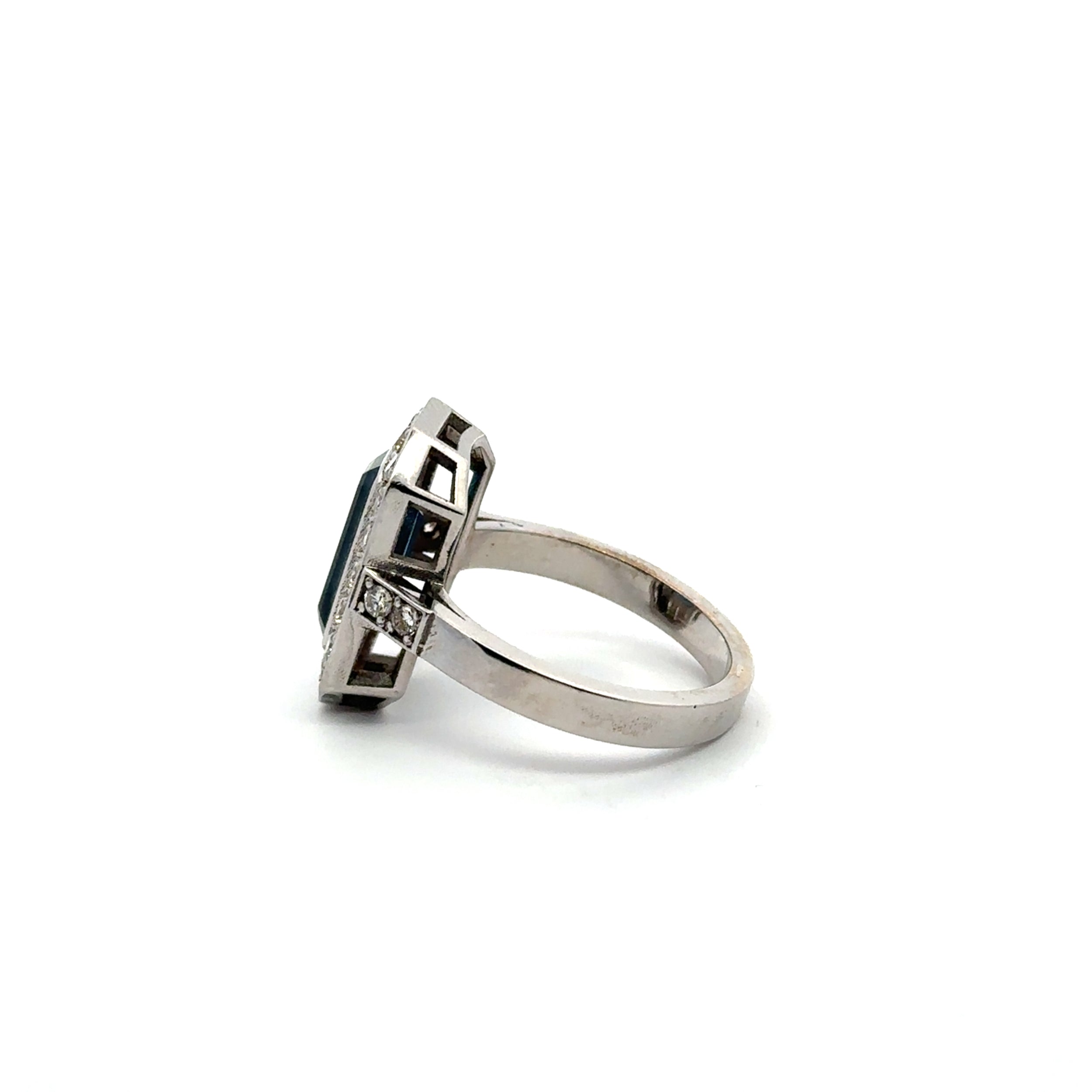 Bague Entourage en or blanc, topaze et diamants