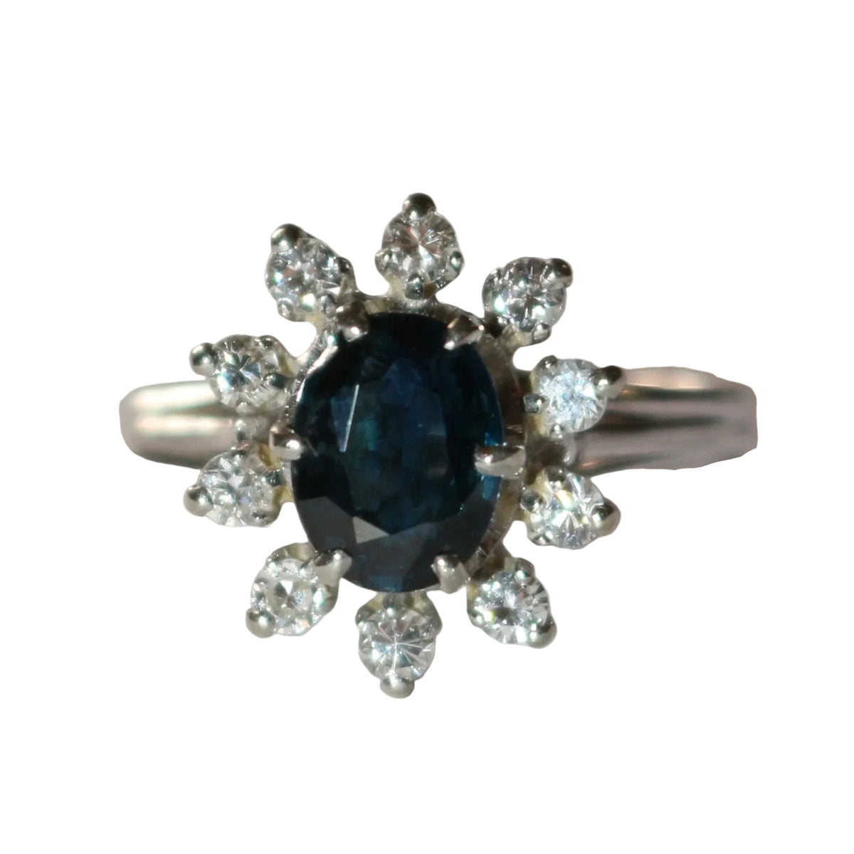 Bague Marguerite en or blanc, saphir et diamants