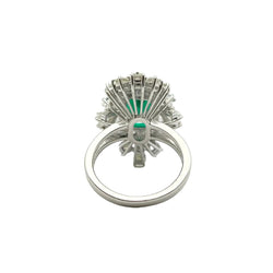 Bague Entourage en or blanc, émeraude et diamants