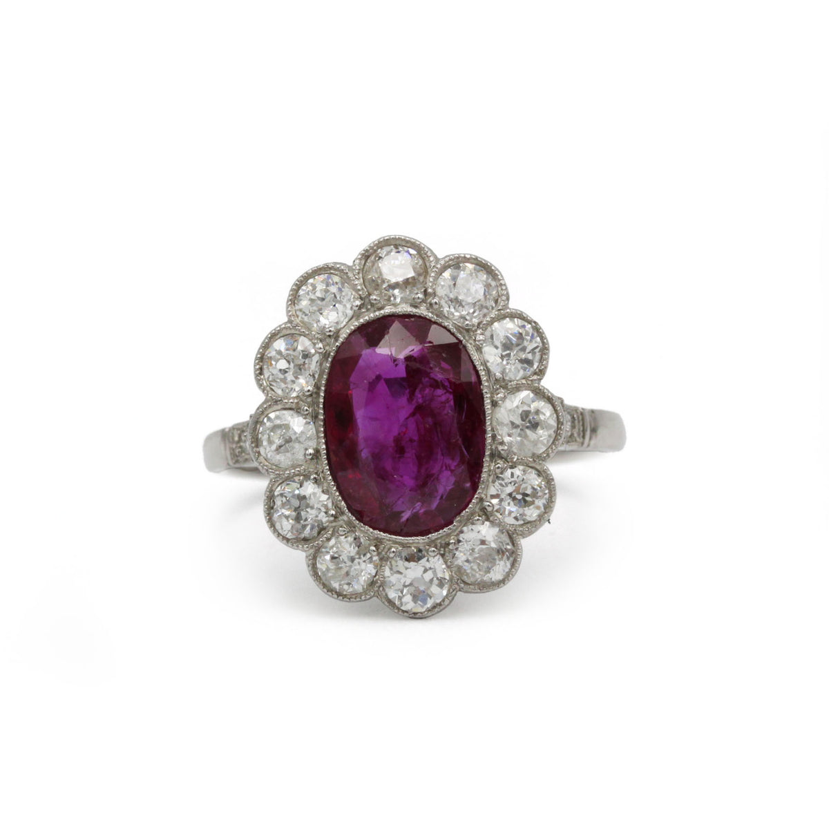 Bague Pompadour en platine, rubis et diamants