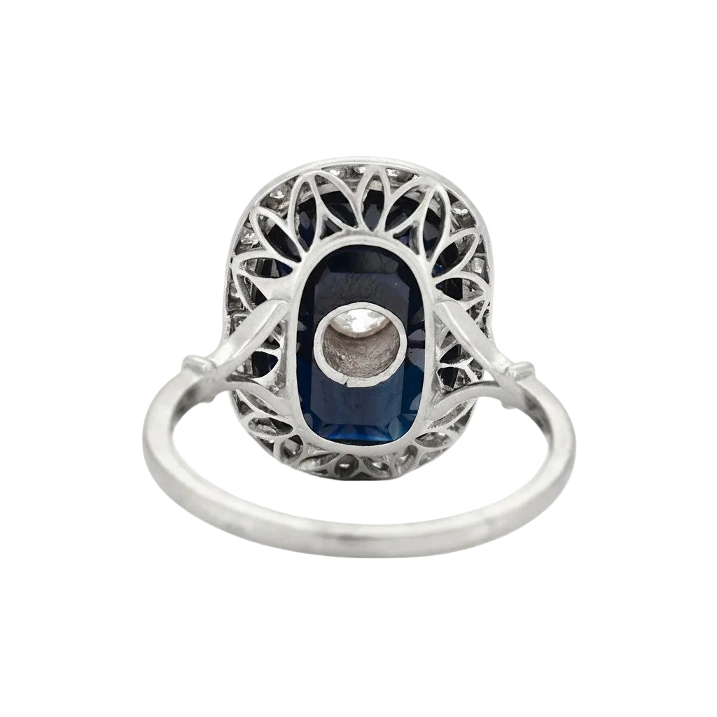 Bague Cocktail en platine, saphir et diamants