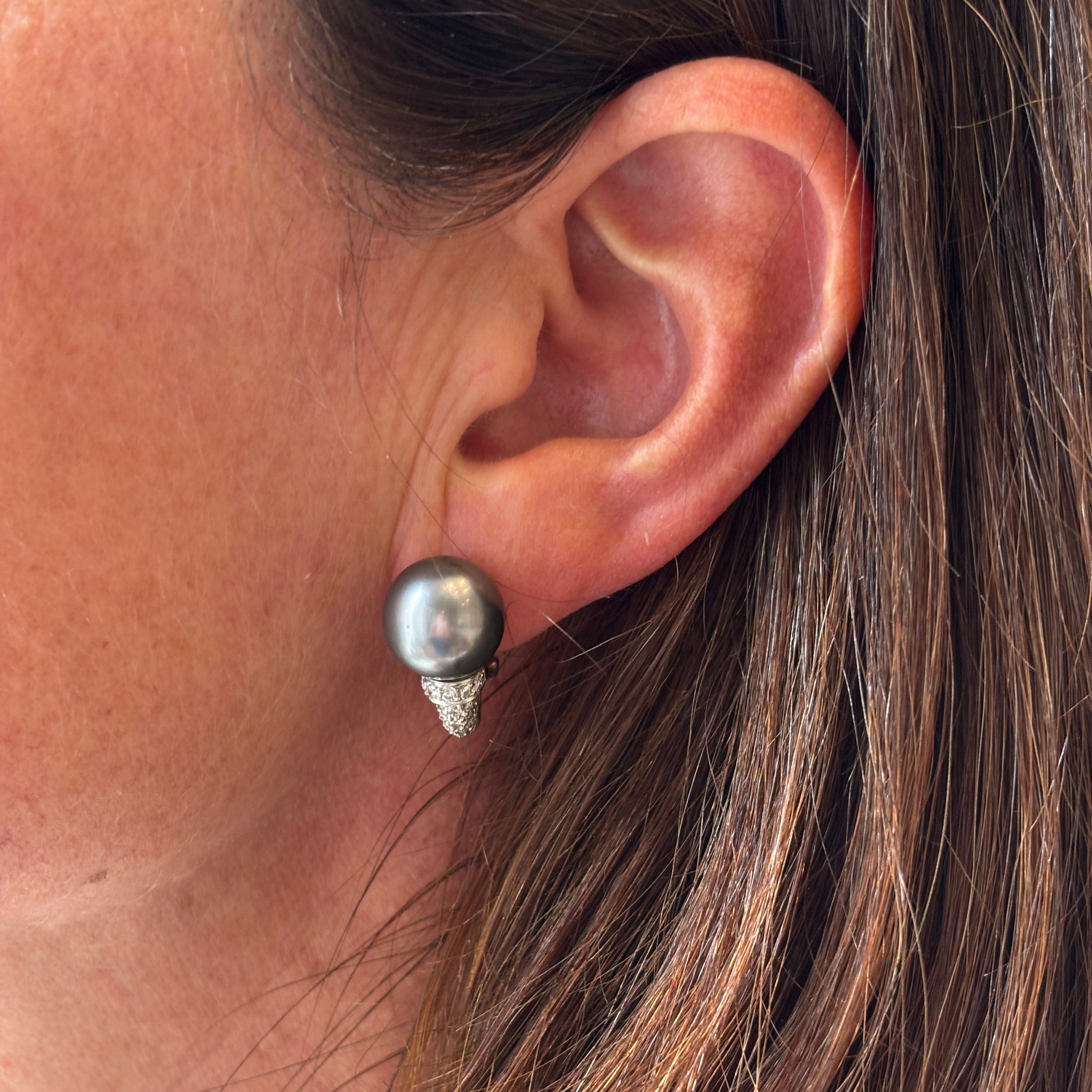 Boucles d'oreilles Clips en or blanc, perles et diamants