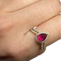 Bague Entourage en or jaune, rubellite tourmaline et diamants