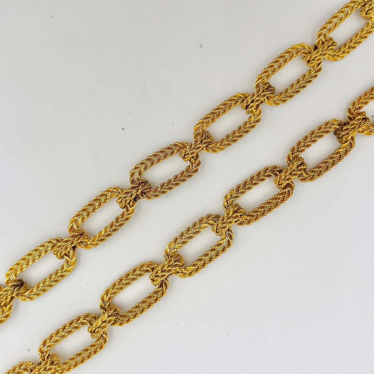 Sautoir en or jaune, maillons torsadés