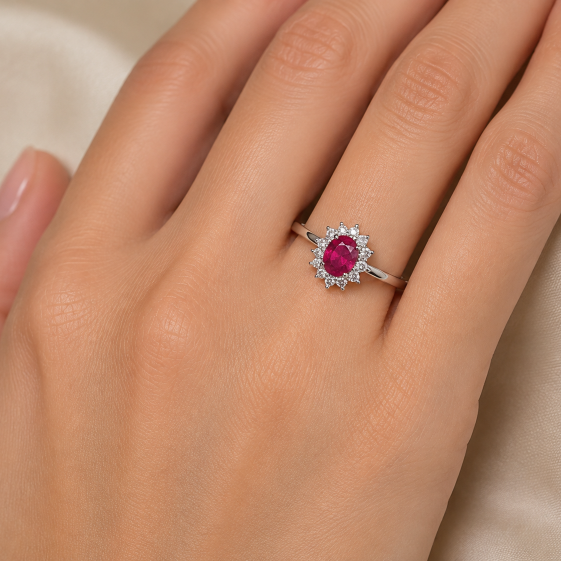 Bague Entourage en or blanc, rubis et diamants