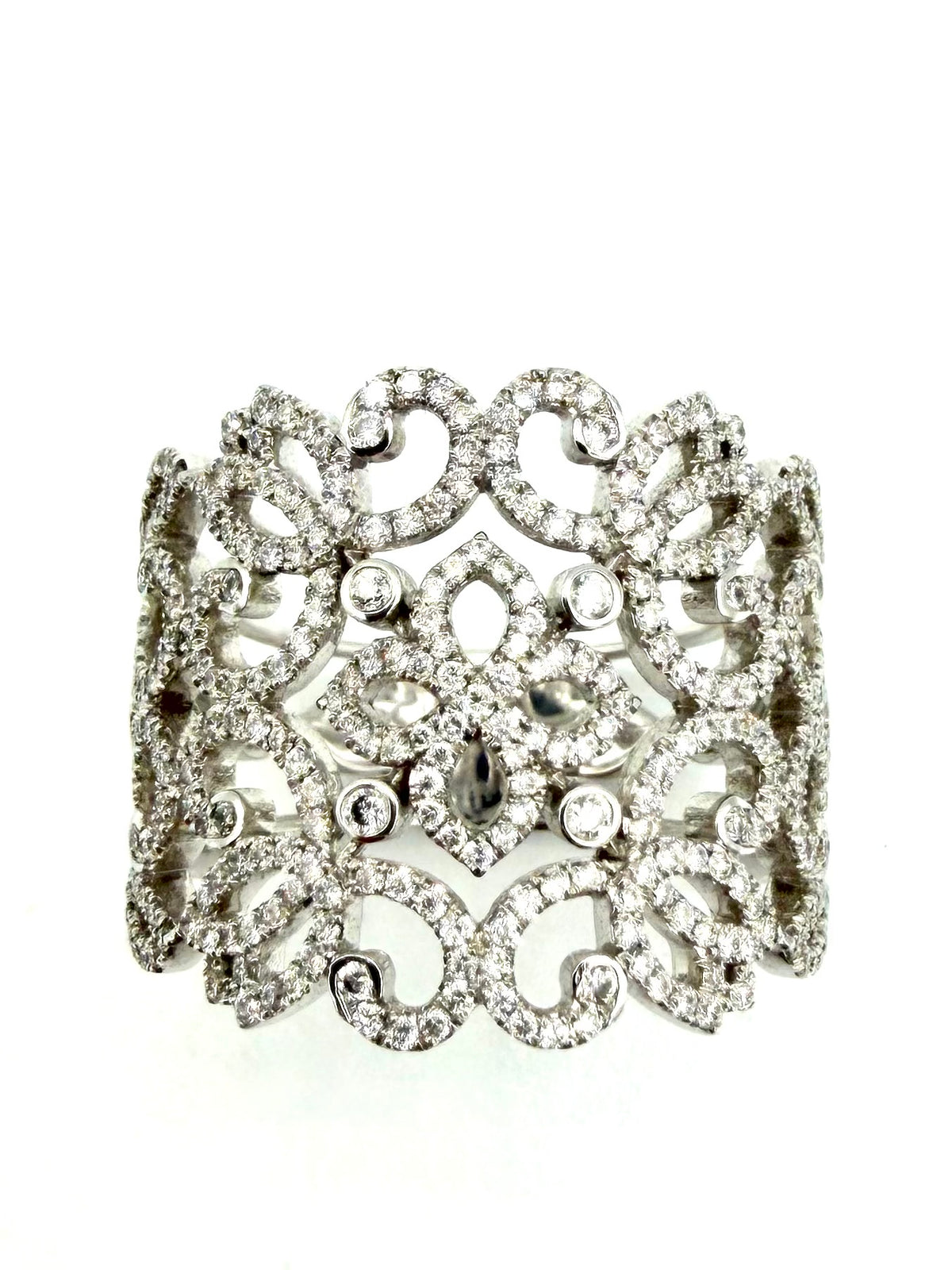 MESSIKA. Collection "Eden", bague or blanc 18K et diamants
