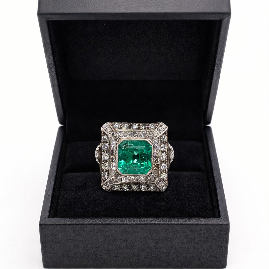 Bague Cocktail en or blanc, émeraude et diamants