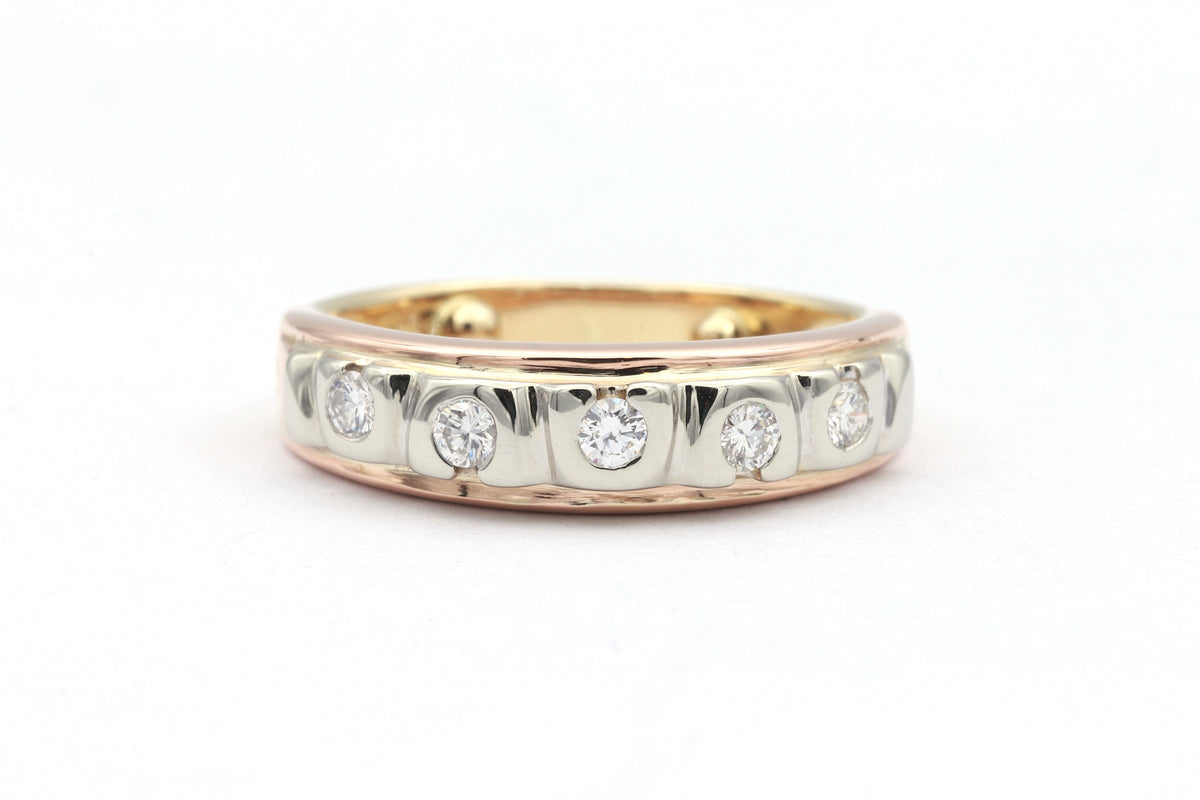 Bague Alliance en or blanc, or jaune, or rose et diamants