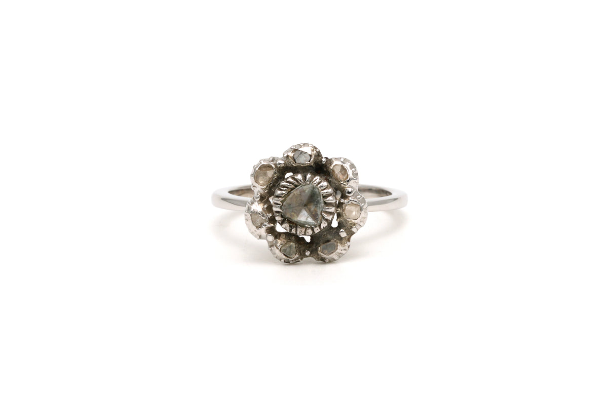 Bague Marguerite en or blanc et diamants