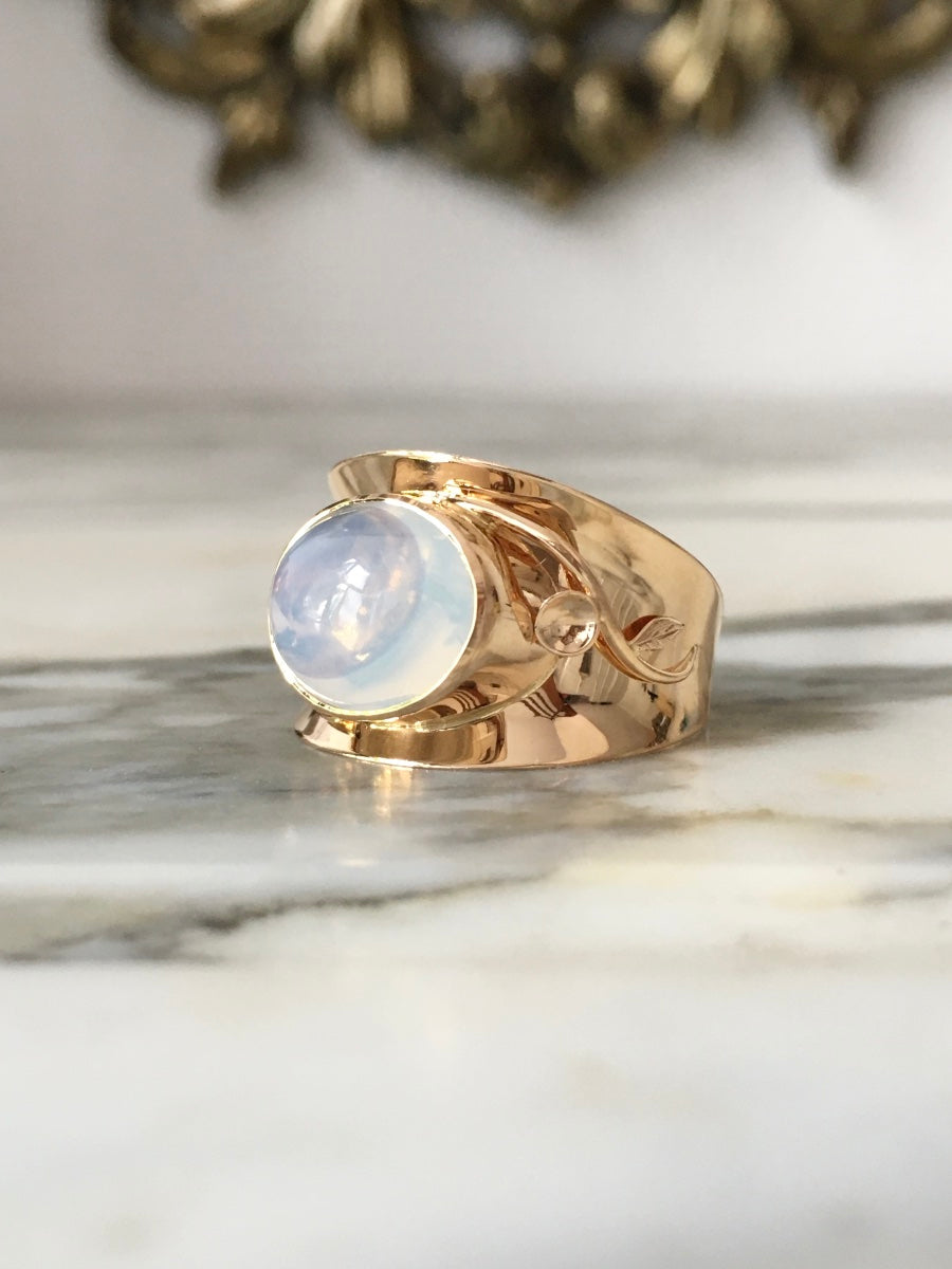 Bague Solitaire en or jaune et pierre de lune