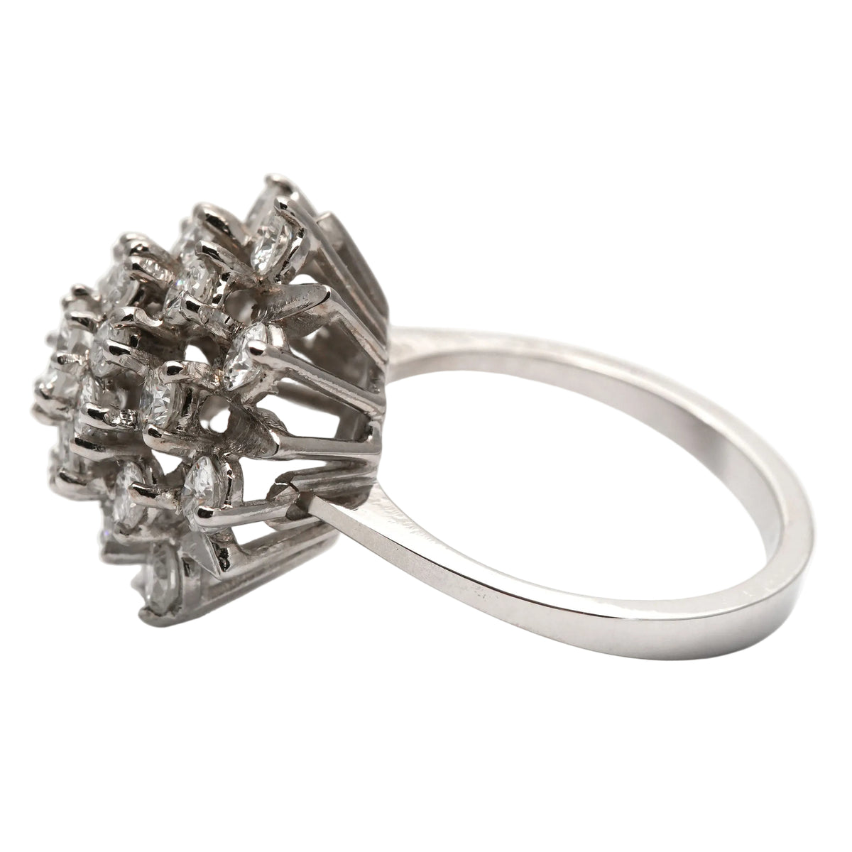 Bague Marguerite en or blanc et diamants