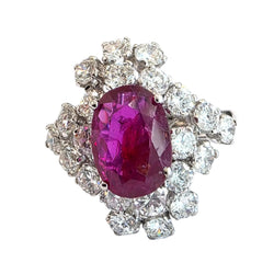 Bague Entourage en or blanc, rubis et diamants