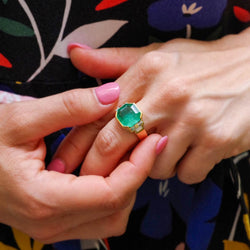 Bague en or jaune, émeraude et diamants