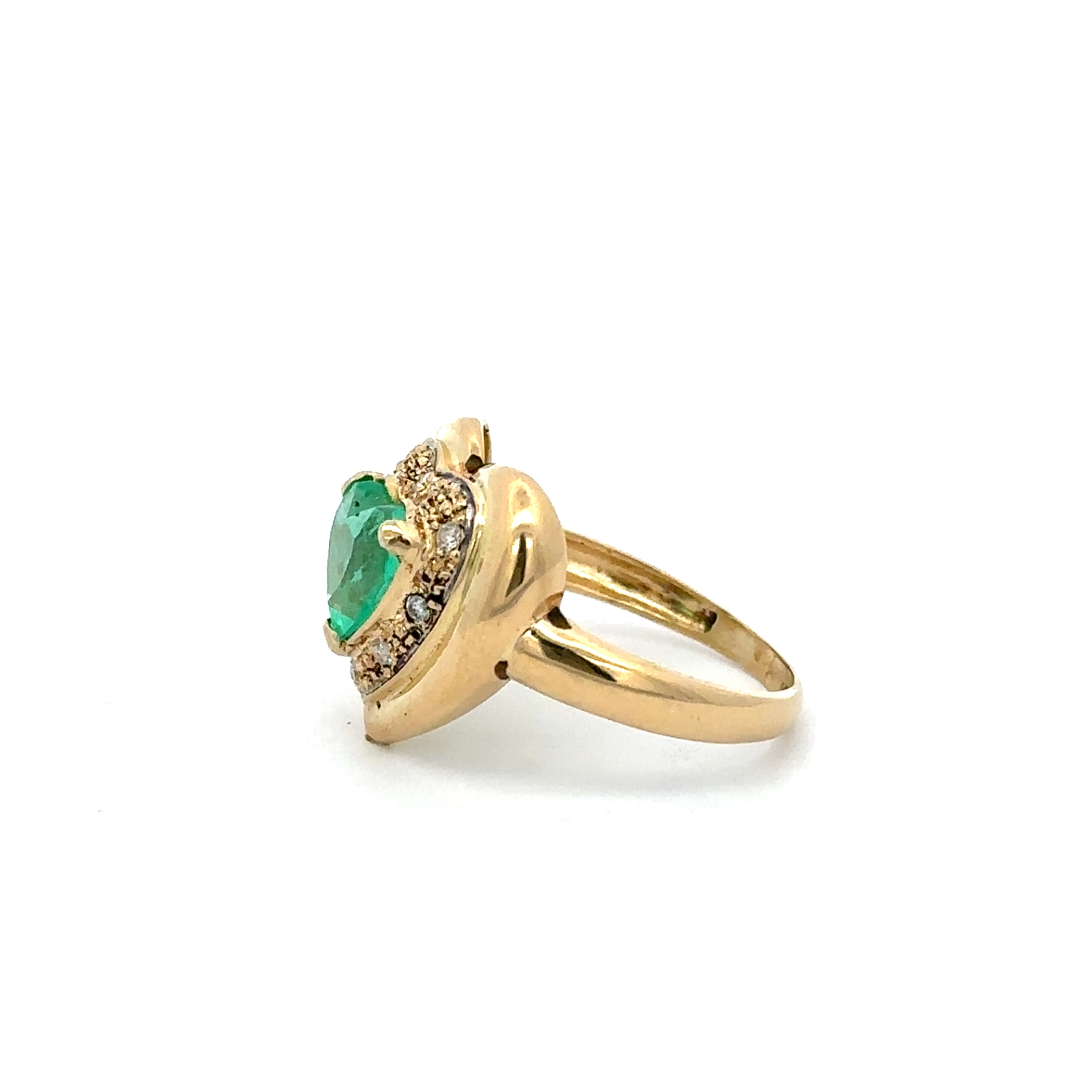 Bague Entourage en or jaune, émeraude et diamants