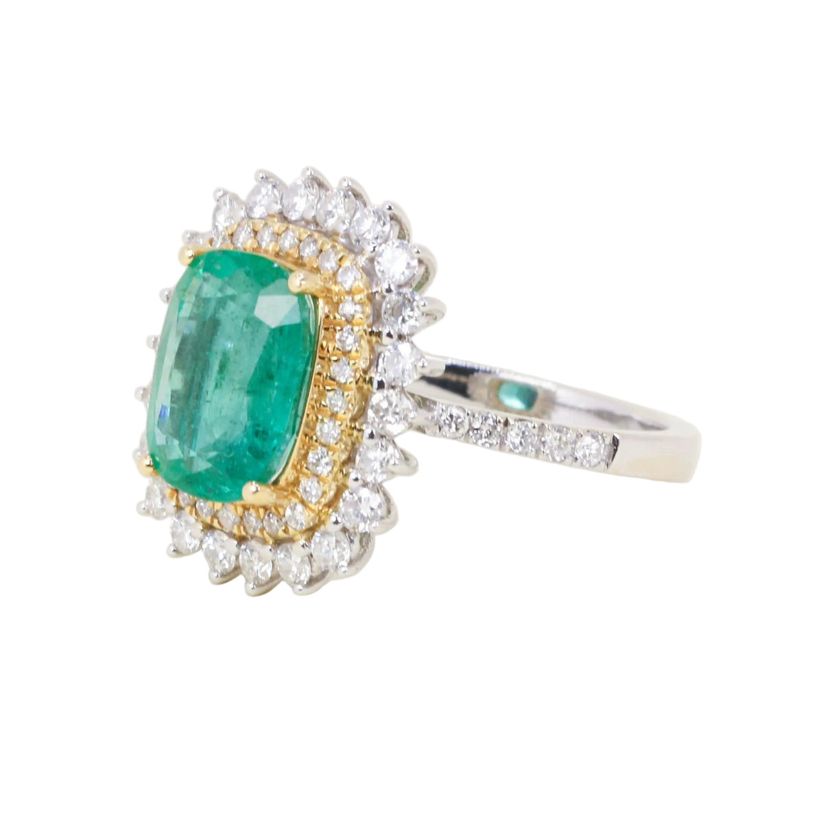 Bague Entourage en or blanc, or jaune, émeraude et diamants